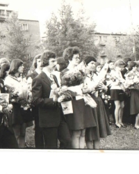1975 - Rátkai tanárnő középen