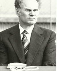 Bartha István, aki 1974-1987-ig volt a Kilián György Gimnázium igazgatója :)
